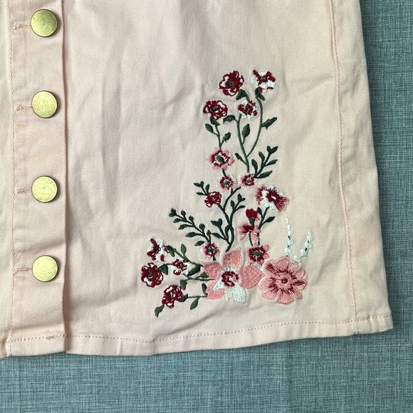 One Heart Pink Floral Embroidered Button Up Mini Skirt Size Medium & XL - Picture 4 of 7